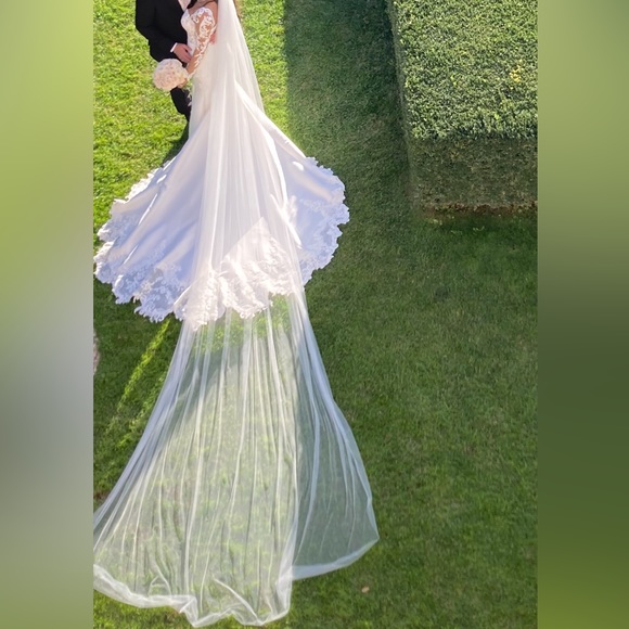 Long Soft Tulle Lt Ivory Wedding Veil - 180” Cathedral Length 15 feet extra long - Picture 6 of 10